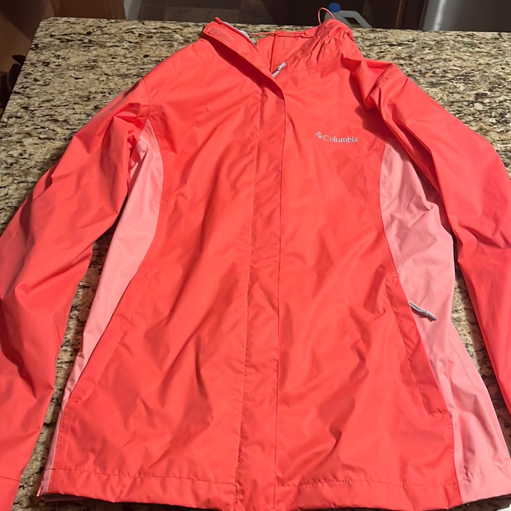 Columbia Salmon Colored RainCoat. Women’s Medium.
